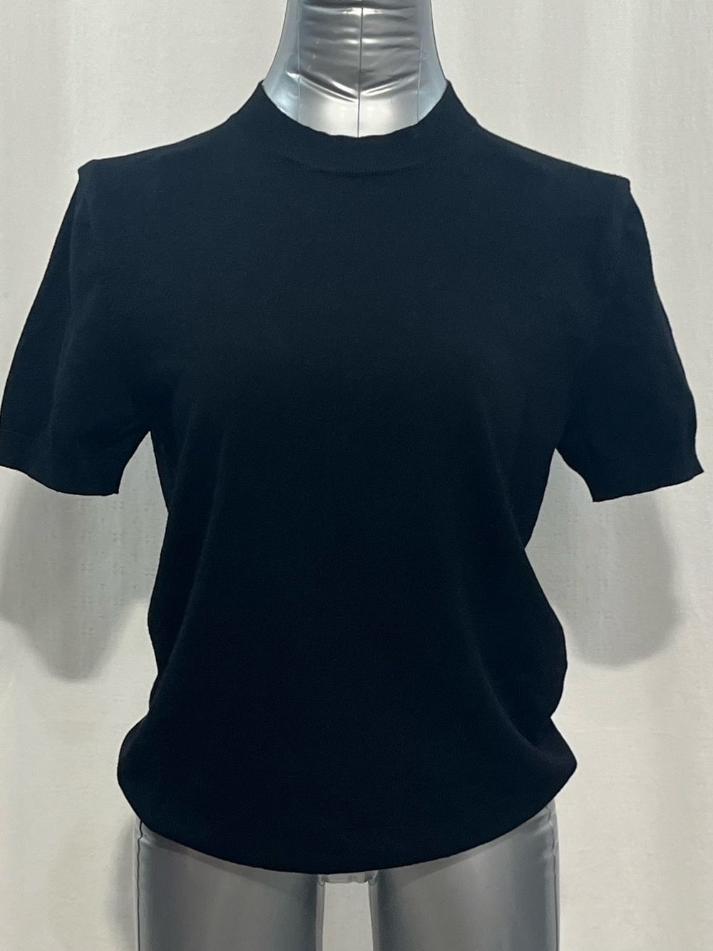 Womans H&M Black Short Sleeve Crewneck light knit Sweater chic trendy work 1426